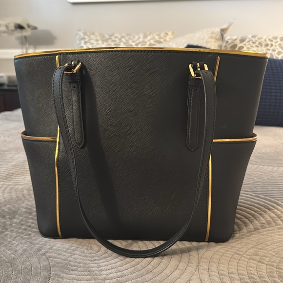 🎉 HP 🎉 Michael Kors Black Tote/Gold Trim - Picture 4 of 10